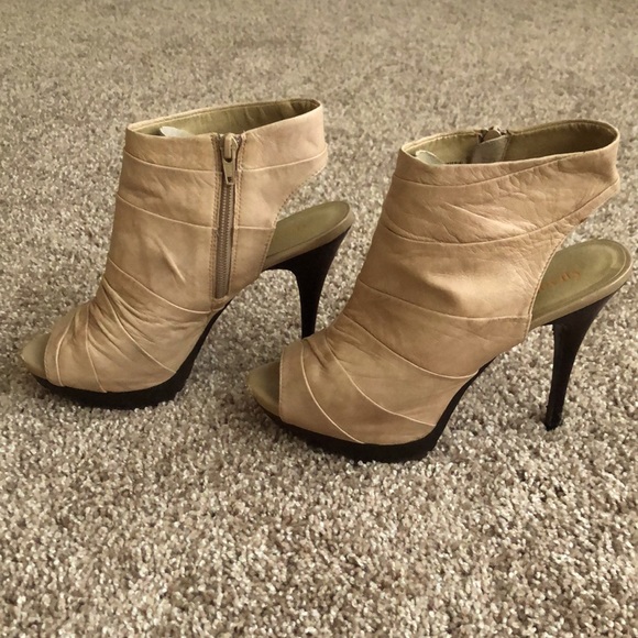 Levity “Edie” Bootie,Taupe - Picture 4 of 11